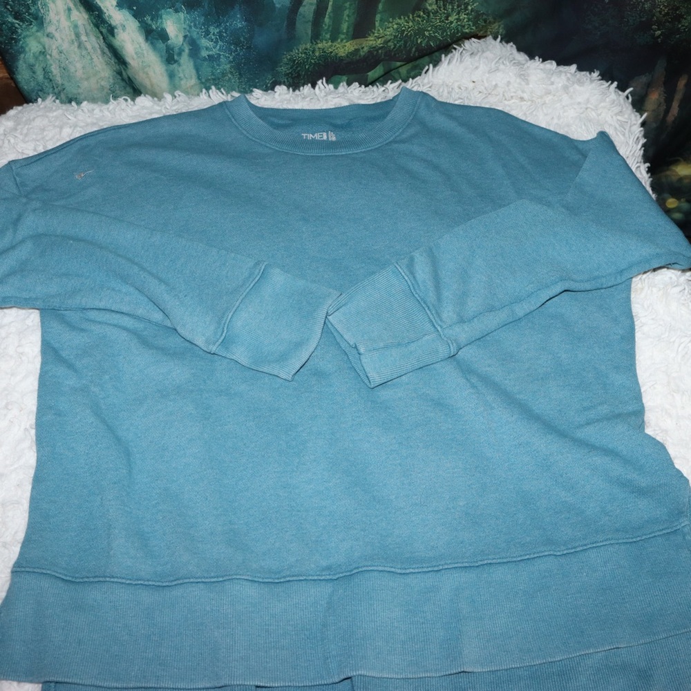 Women’s Time And Tru Sweatshirt